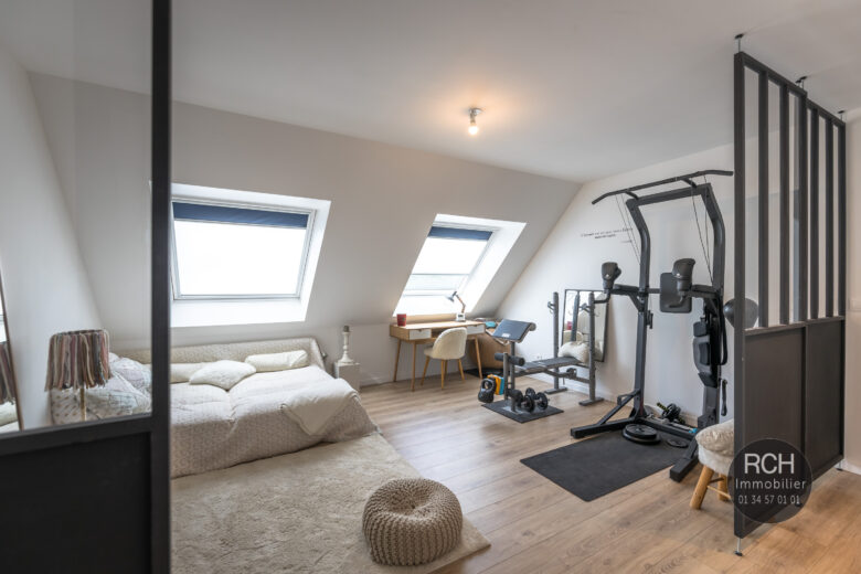 Photos du bien : Mareil-Le-Guyon – Très jolie maison contemporaine de 2017 avec vue dégagée
