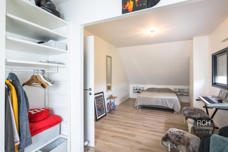 Photos du bien : Mareil-Le-Guyon – Très jolie maison contemporaine de 2017 avec vue dégagée