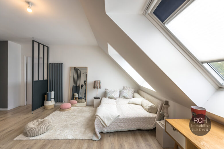 Photos du bien : Mareil-Le-Guyon – Très jolie maison contemporaine de 2017 avec vue dégagée
