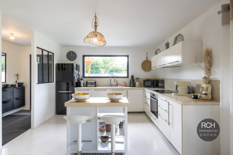 Photos du bien : Mareil-Le-Guyon – Très jolie maison contemporaine de 2017 avec vue dégagée
