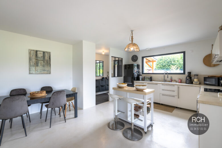 Photos du bien : Mareil-Le-Guyon – Très jolie maison contemporaine de 2017 avec vue dégagée