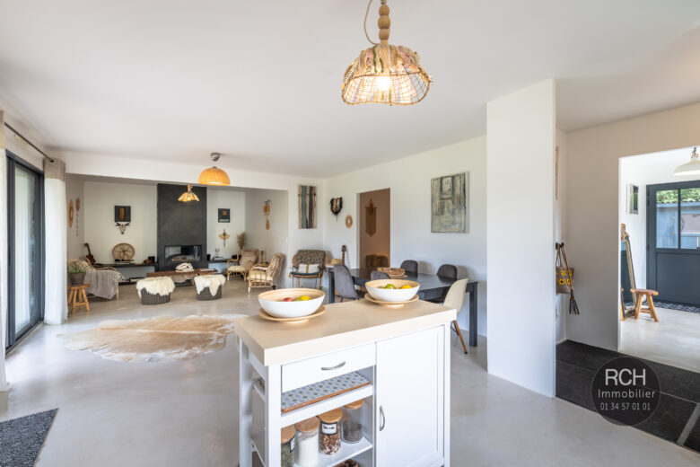 Photos du bien : Mareil-Le-Guyon – Très jolie maison contemporaine de 2017 avec vue dégagée