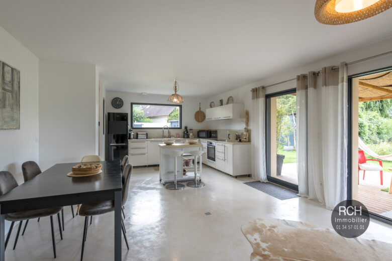 Photos du bien : Mareil-Le-Guyon – Très jolie maison contemporaine de 2017 avec vue dégagée