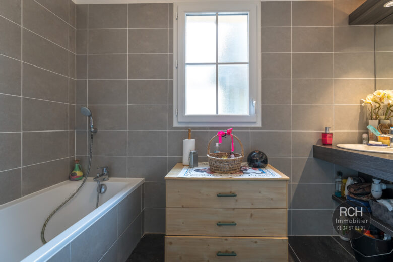 Photos du bien : Montfort l’Amaury – Appartement récent de 4 pièces avec balcon au coeur du village