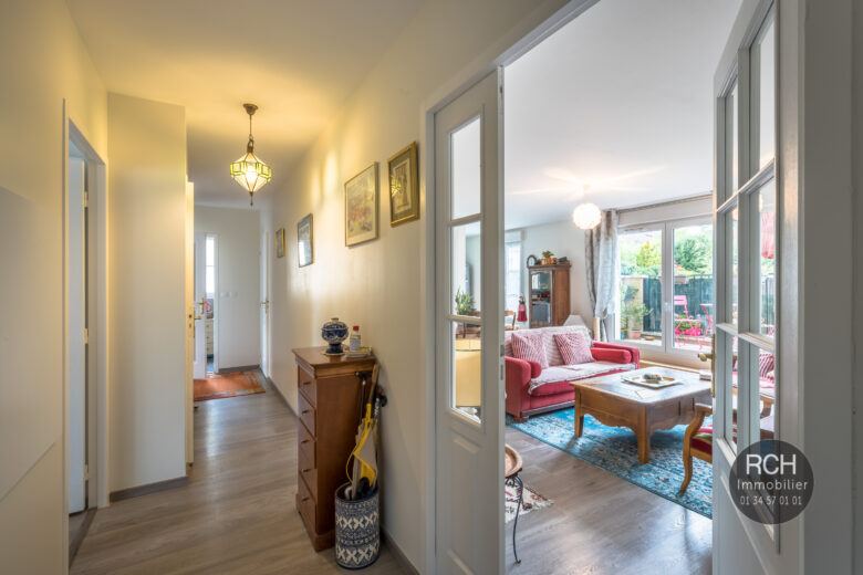 Photos du bien : Montfort l’Amaury – Appartement récent de 4 pièces avec balcon au coeur du village