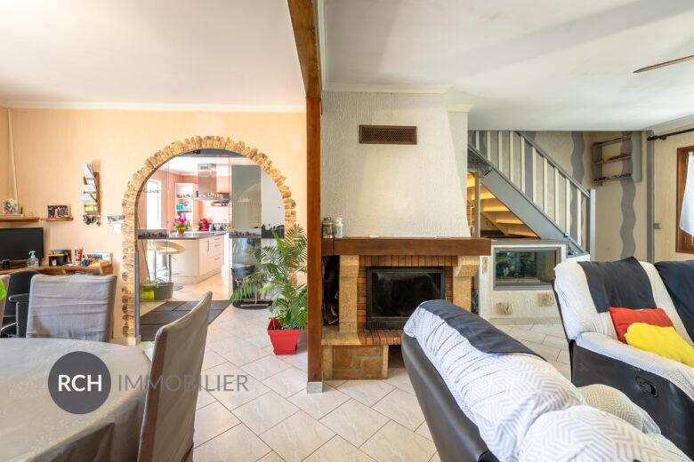 Photos du bien : Exclusivité – Charpont – Maison familiale avec piscine couverte