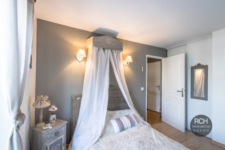 Photos du bien : Dammartin-en-Serve – Maison ancienne rénovée avec dépendance et jardin