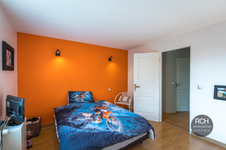 Photos du bien : Dammartin-en-Serve – Maison ancienne rénovée avec dépendance et jardin