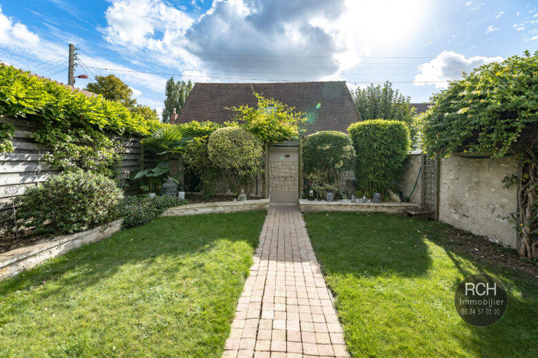 Photos du bien : Dammartin-en-Serve – Maison ancienne rénovée avec dépendance et jardin