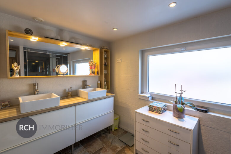 Photos du bien : Exclusivité – Gambais centre village – Charmante maison entièrement rénovée