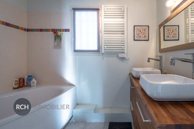 Photos du bien : Exclusivité – Garancières – Jolie maison récente en coeur de village avec toutes les commodités