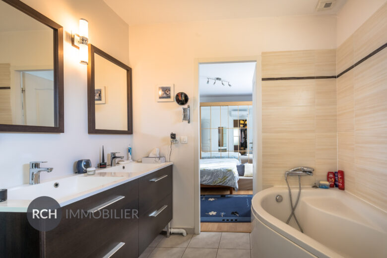 Photos du bien : Exclusivité – Garancières – Jolie maison récente en coeur de village avec toutes les commodités