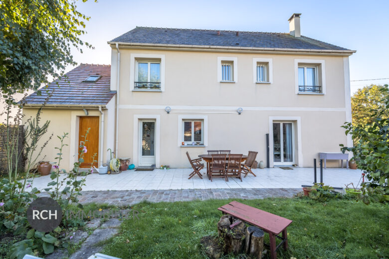 Photos du bien : Exclusivité – Garancières – Jolie maison récente en coeur de village avec toutes les commodités
