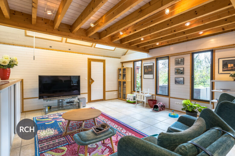 Photos du bien : Exclusivité – Goupillières – Maison d’architecte avec piscine et dépendances dans un environnement calme