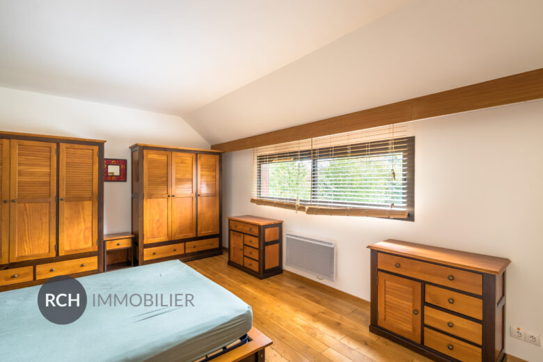 Photos du bien : Exclusivité – Goupillières – Maison d’architecte avec piscine et dépendances dans un environnement calme