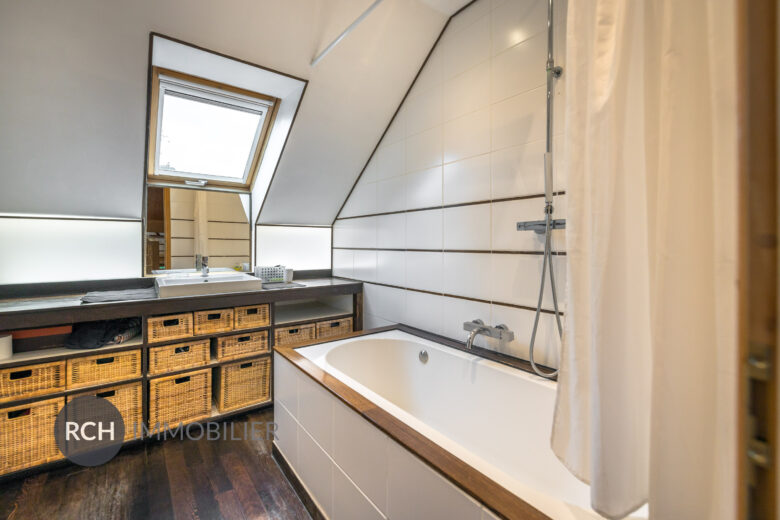 Photos du bien : Exclusivité – Goupillières – Maison d’architecte avec piscine et dépendances dans un environnement calme