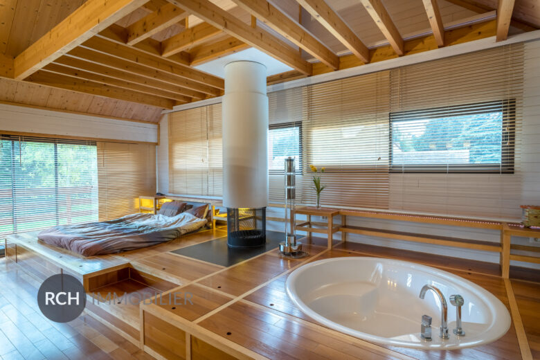 Photos du bien : Exclusivité – Goupillières – Maison d’architecte avec piscine et dépendances dans un environnement calme