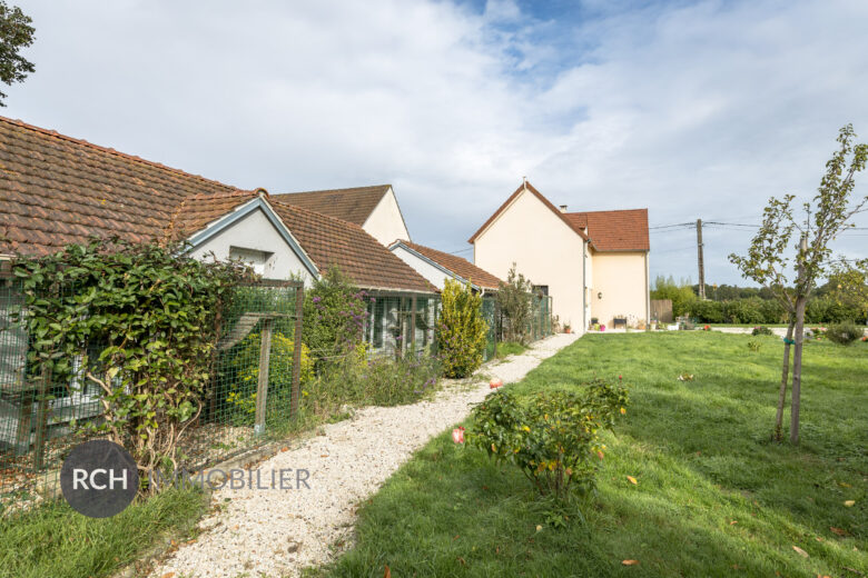 Photos du bien : Grandchamp – Maison familiale de 2018 avec dépendances