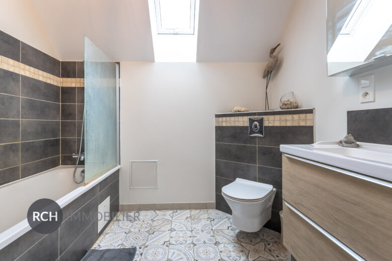 Photos du bien : Grandchamp – Maison familiale de 2018 avec dépendances