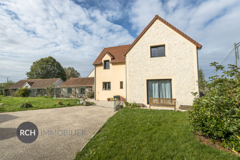 Photos du bien : Grandchamp – Maison familiale de 2018 avec dépendances