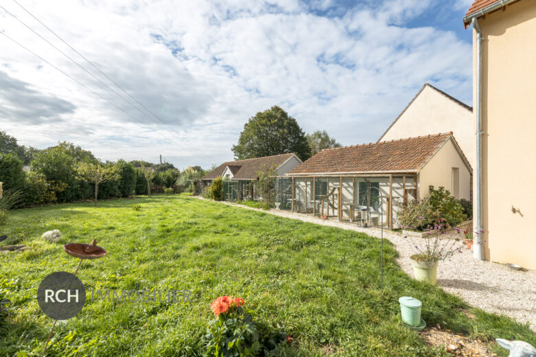 Photos du bien : Grandchamp – Maison familiale de 2018 avec dépendances