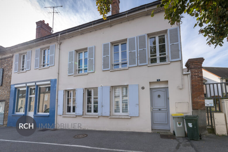 Photos du bien : Jouars-Pontchartrain – Belle maison de ville entièrement rénovée