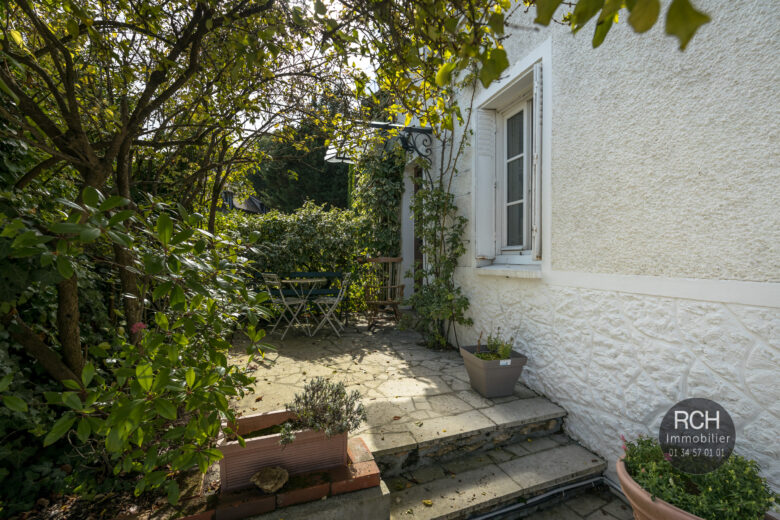 Photos du bien : Montfort l’Amaury centre – Charmante maison de ville avec jardin