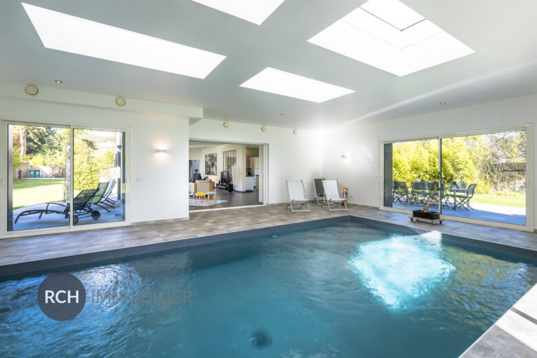 Photos du bien : Montfort-l’Amaury Centre – Magnifique propriété contemporaine avec piscine intérieure