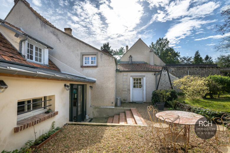 Photos du bien : Montfort l’Amaury centre – Charmante maison de ville avec jardin