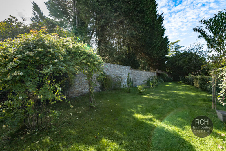Photos du bien : Montfort l’Amaury centre – Charmante maison de ville avec jardin