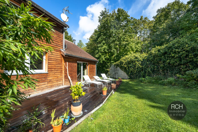 Photos du bien : Thiverval-Grignon – Maison contemporaine en bois dans un très bel environnement