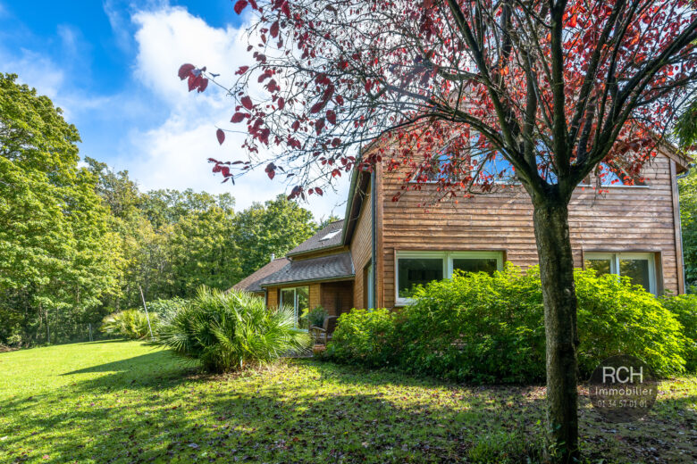 Photos du bien : Thiverval-Grignon – Maison contemporaine en bois dans un très bel environnement