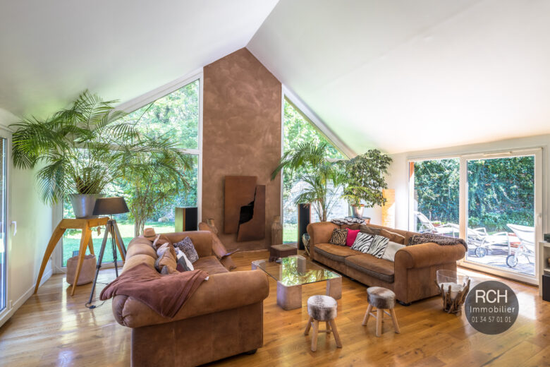 Photos du bien : Thiverval-Grignon – Maison contemporaine en bois dans un très bel environnement