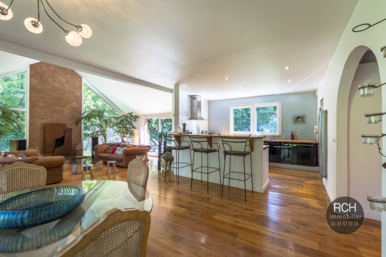 Photos du bien : Thiverval-Grignon – Maison contemporaine en bois dans un très bel environnement