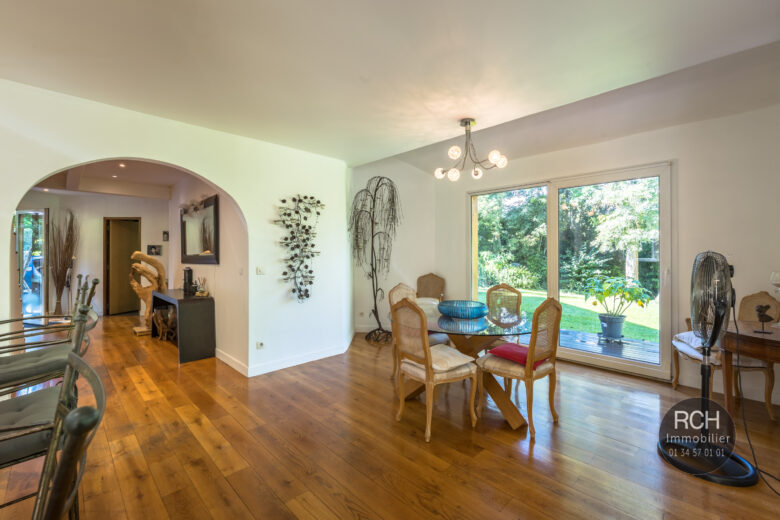 Photos du bien : Thiverval-Grignon – Maison contemporaine en bois dans un très bel environnement