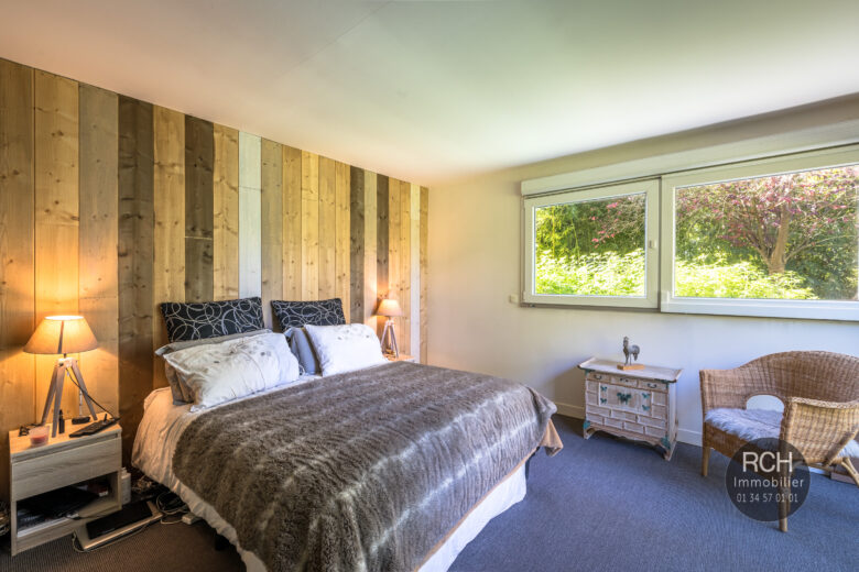 Photos du bien : Thiverval-Grignon – Maison contemporaine en bois dans un très bel environnement