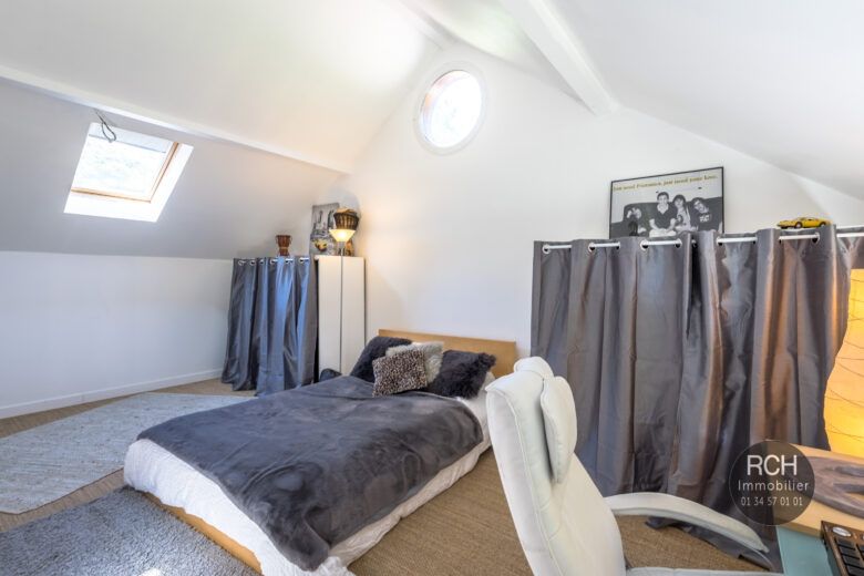 Photos du bien : Thiverval-Grignon – Maison contemporaine en bois dans un très bel environnement