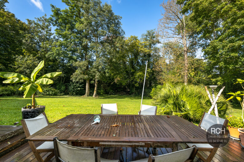 Photos du bien : Thiverval-Grignon – Maison contemporaine en bois dans un très bel environnement
