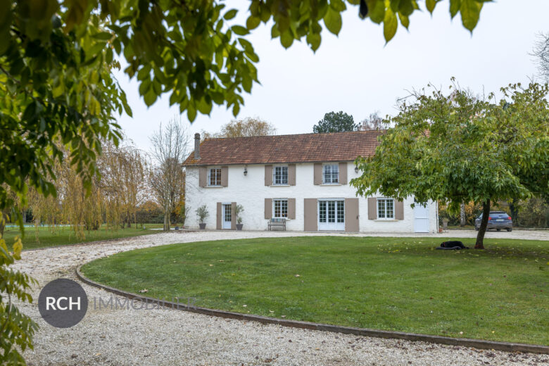 Photos du bien : Boutigny-Prouais – Grande maison ancienne entièrement rénovée avec piscine