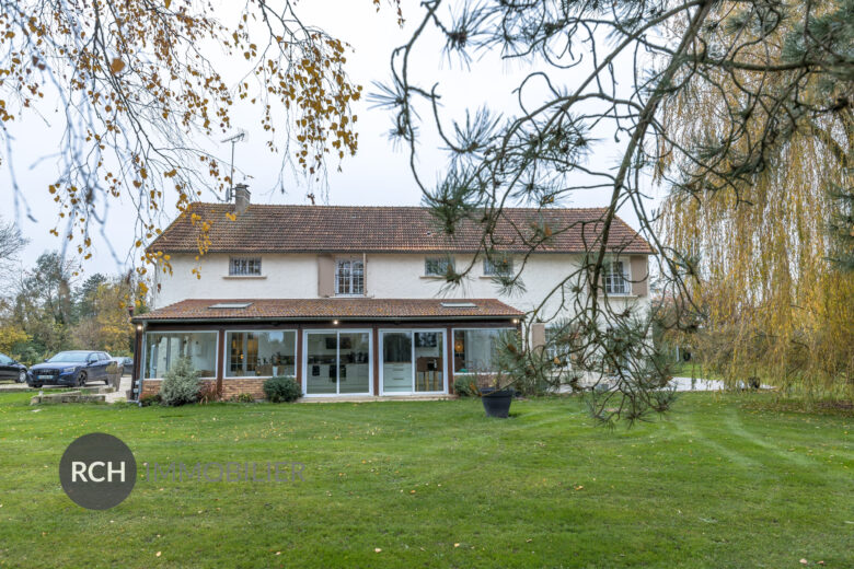 Photos du bien : Boutigny-Prouais – Grande maison ancienne entièrement rénovée avec piscine