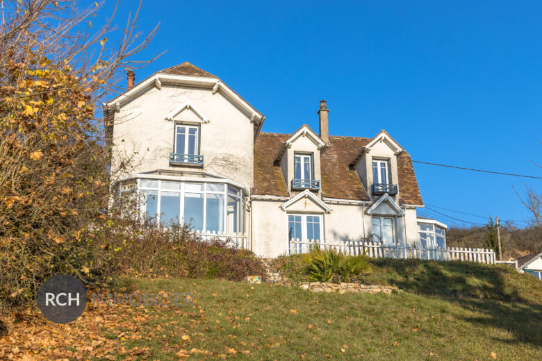 Photos du bien : Coulombs – Maison ancienne du début XXème avec vue imprenable sur la vallée