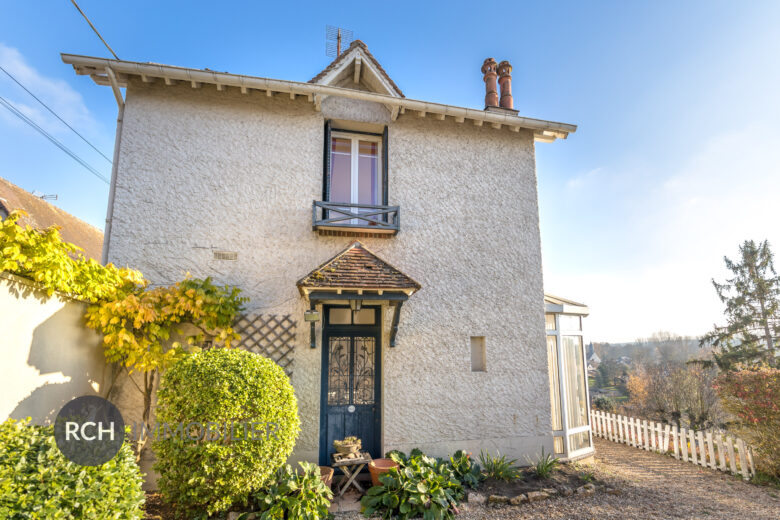 Photos du bien : Coulombs – Maison ancienne du début XXème avec vue imprenable sur la vallée