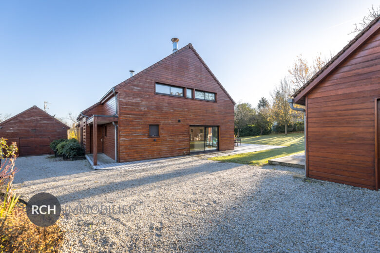 Photos du bien : Exclusivité – Goupillières – Maison d’architecte avec piscine et dépendances dans un environnement calme