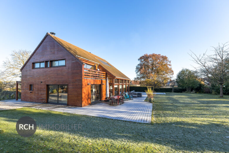 Photos du bien : Exclusivité – Goupillières – Maison d’architecte avec piscine et dépendances dans un environnement calme