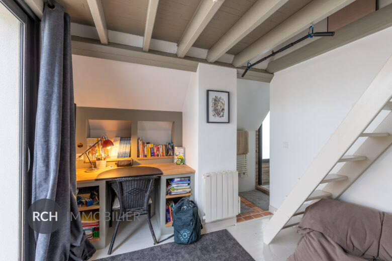 Photos du bien : Grosrouvre – Maison d’architecte entièrement rénovée avec piscine couverte et dépendance