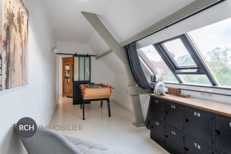 Photos du bien : Grosrouvre – Maison d’architecte entièrement rénovée avec piscine couverte et dépendance