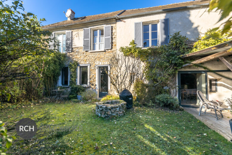 Photos du bien : Hargeville – Très belle maison ancienne rénovée avec piscine chauffée