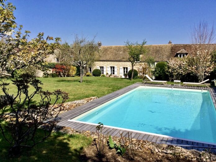 Photos du bien : Grosrouvre – Magnifique maison ancienne avec piscine