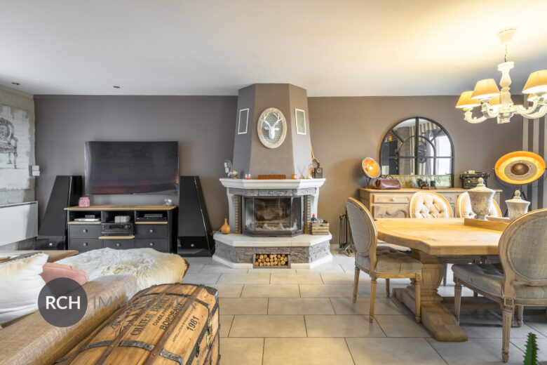 Photos du bien : Gambais – Maison familiale en parfait état avec piscine et salon d’été