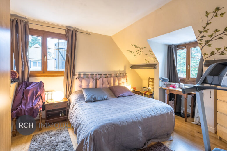 Photos du bien : Exclusivité – Gambais – Maison familiale en coeur de village avec commerces et écoles à pied